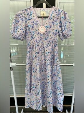 Size L Umgee Lavender Floral Puff-Sleeve Dress. NWT and beautiful!